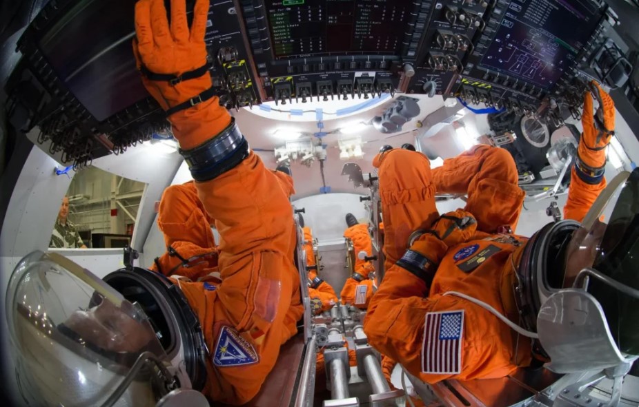 Uji Manual Pilot: Bagaimana Astronot Mengemudikan Orion di Orbit Bumi Tinggi