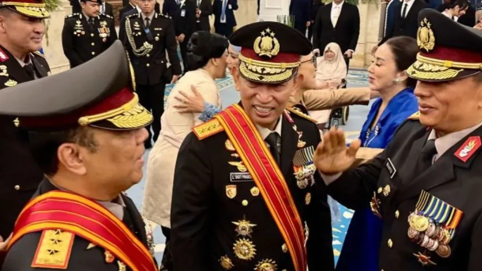 Presiden Prabowo Subianto Berikan Bintang Kehormatan Kepada Dua Tokoh Tinggi Kepolisian Republik Indonesia