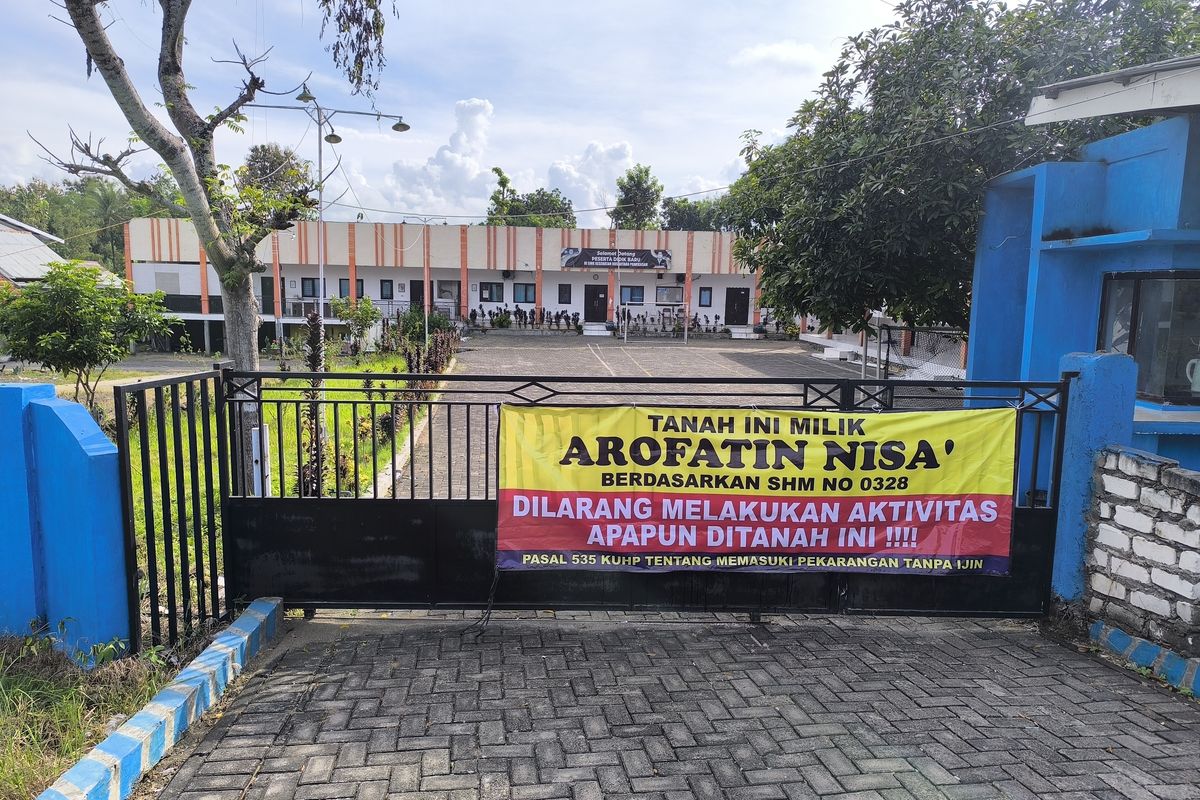Sekolah Disegel, 90 Siswa SMK Kesehatan Terpaksa Daring
