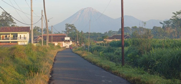Gunung Semeru Erupsi Dini Hari, Lava Pijar Meluncur 1,3 Kilometer, Warga Diminta Jauhi Zona Bahaya
