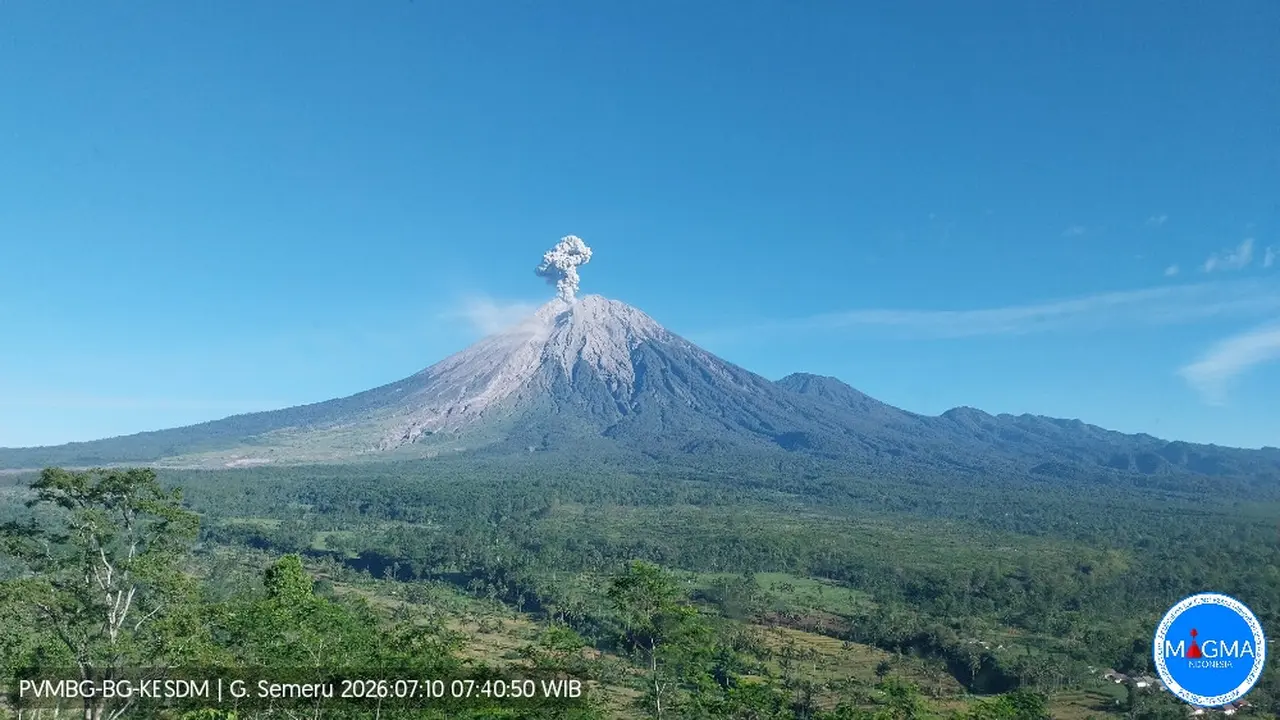 Pagi Ini, Gunung Semeru Kembali Erupsi Setinggi 1.300 Meter