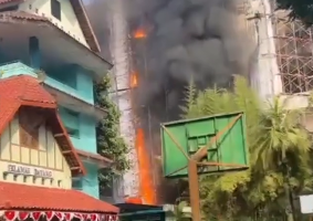 Gedung di Kawasan Ruko Central Cikini Terbakar, 20 Mobil Damkar Dikerahkan