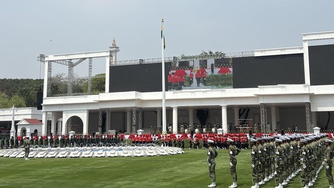 Mensesneg dan Seskab Tinjau Langsung Gladi Parsial Upacara HUT RI di Istana