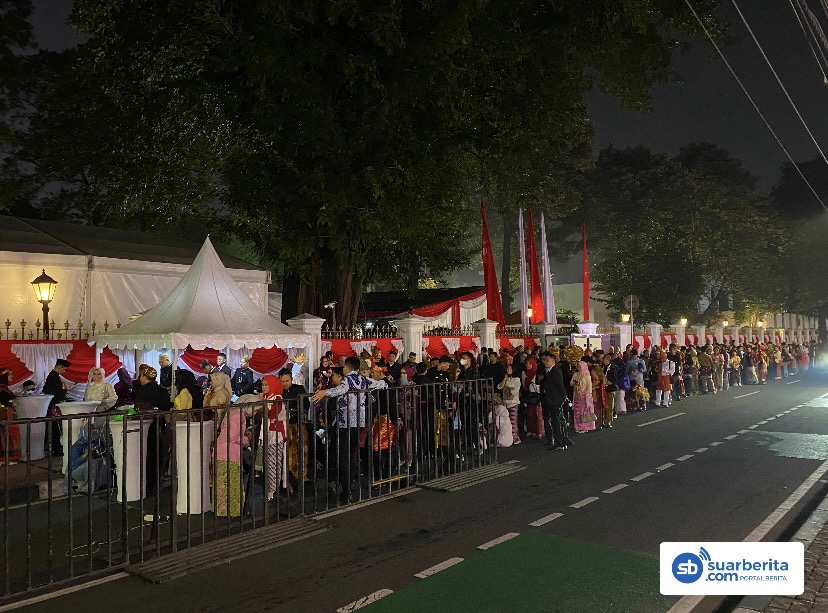 Antusias Warga Padati Istana Negara Jelang Detik-Detik HUT RI 81