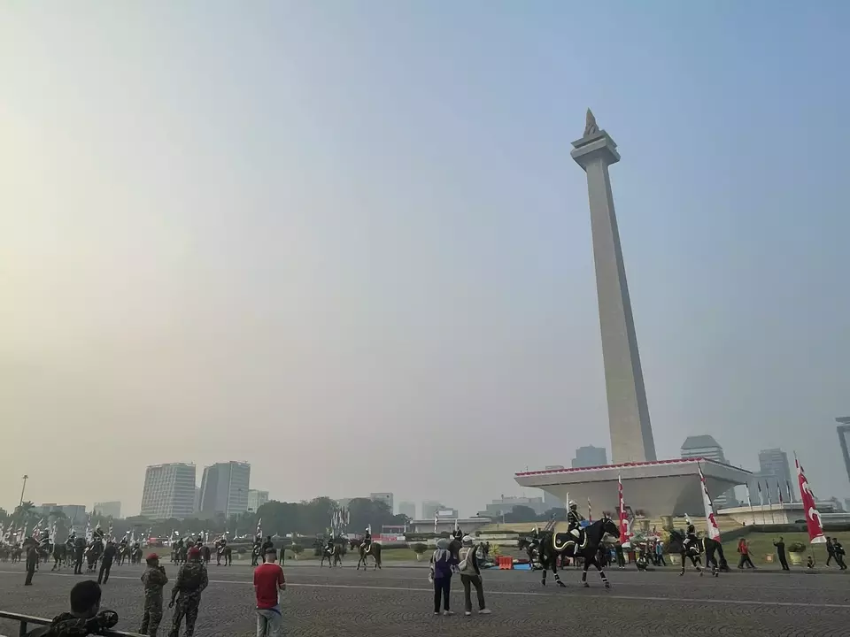 Peringatan Hari Kemerdekaan ke-81 RI, Kirab Bendera Merah Putih dikawal Pasukan Berkuda