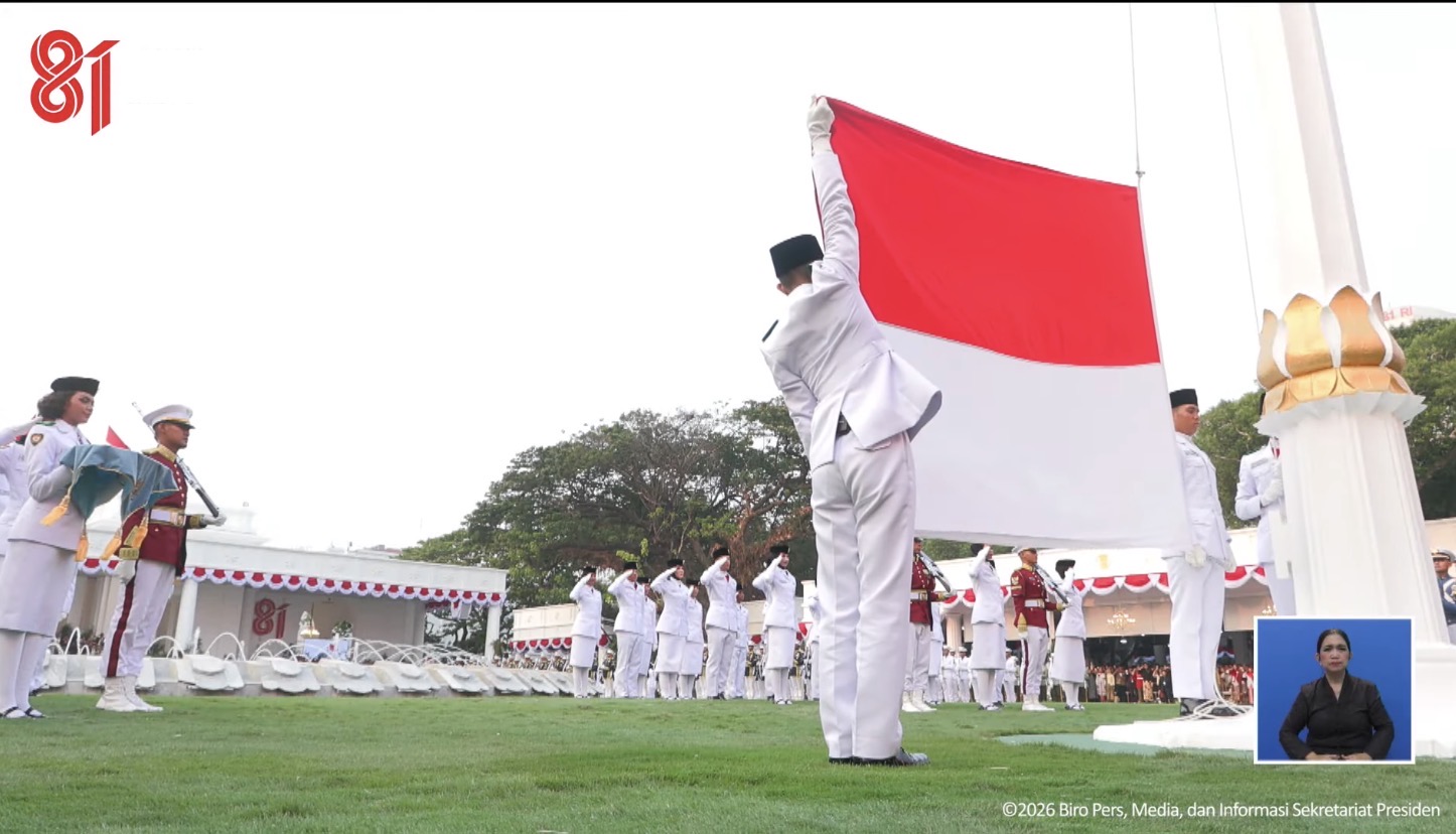 Sang Saka Merah Putih Resmi di Turunkan, Menandakan Selesainya Acara Kemerdekaan RI 81