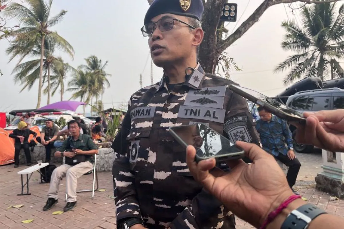 TNI AL Temukan Life Jacket Saat Pencarian Jurnalis Hilang di Selat Sunda